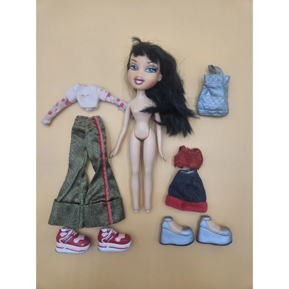 Bratz Black Hair Fashion Doll Lot w/ 2 Outfits, Platform Shoes & Bag Y2K 2000s